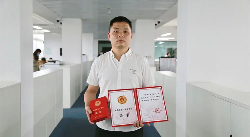 乐鱼体育官方网站药业古兴云荣获"成都市五一劳动奖章"！